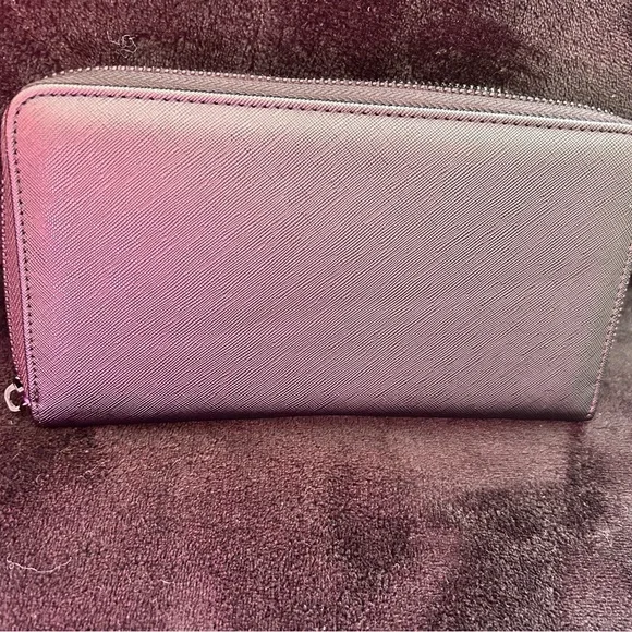 Steve Madden Elegant Black Wallet - Picture 2 of 7